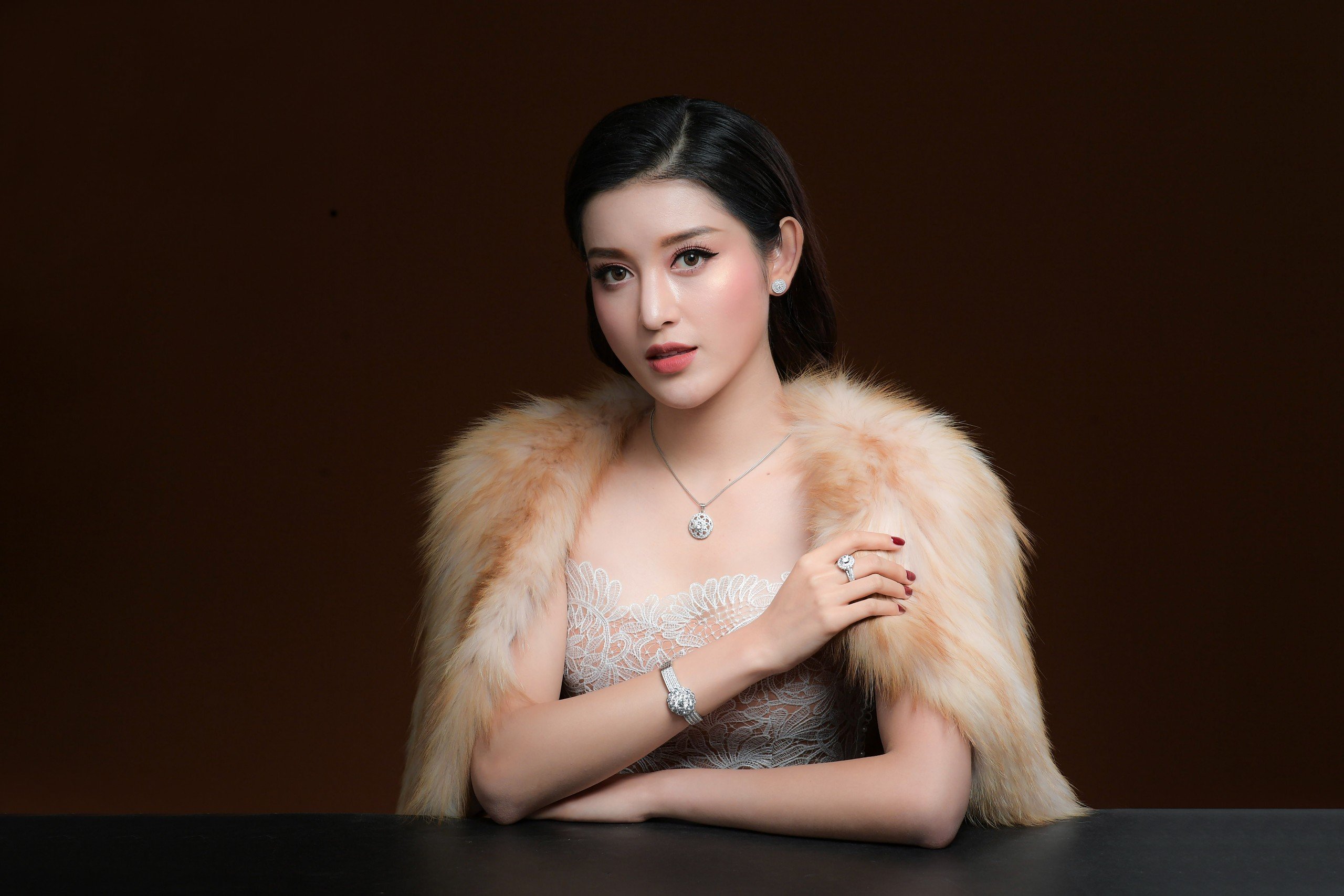 Trang sức thiết kế độc bản – Bí quyết giúp quý cô luôn nổi bật và toả sáng