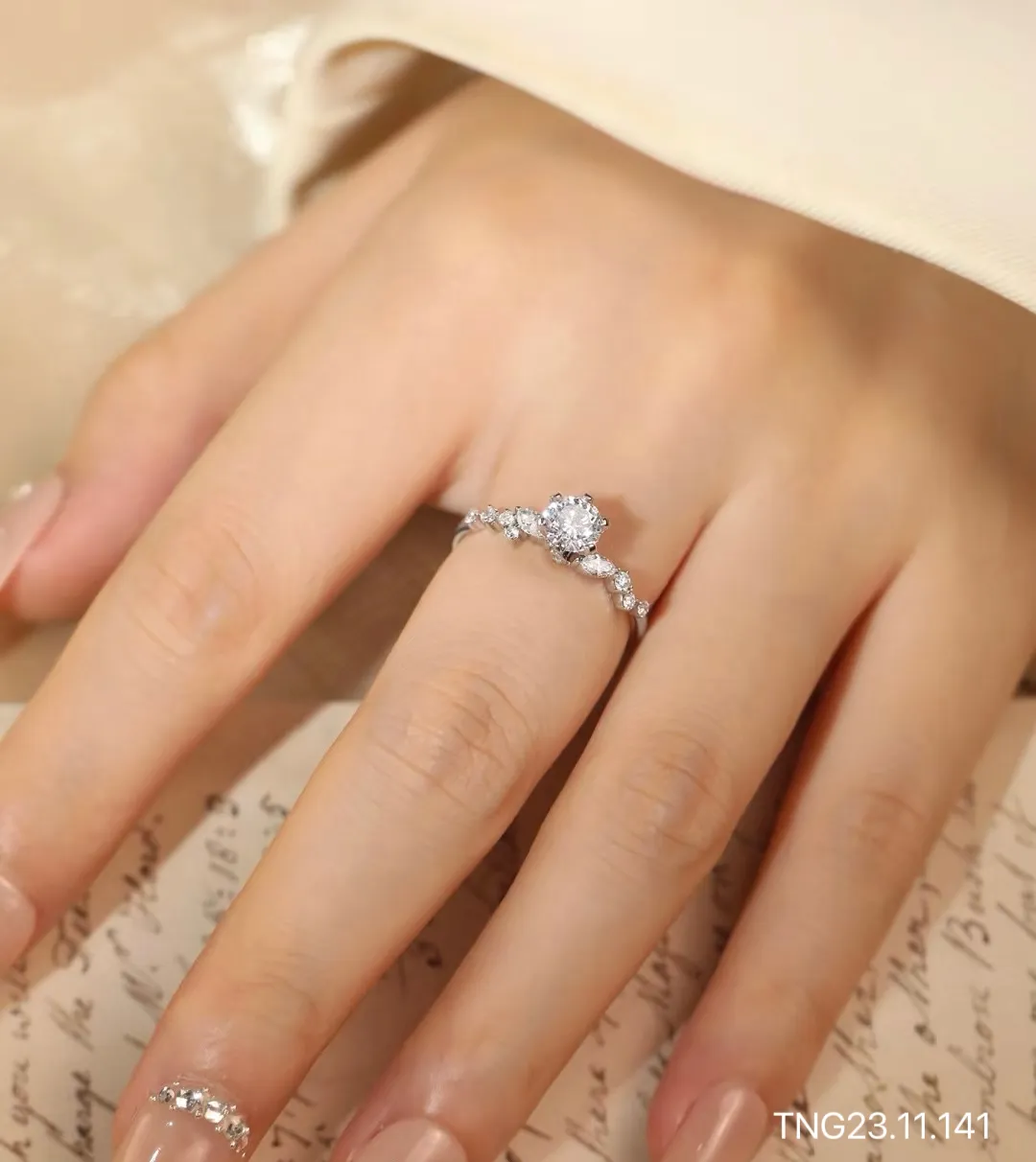 Trang sức - Món quà nói thay lời yêu thương dành cho mẹ và vợ trong những dịp lễ lớn của phụ nữ