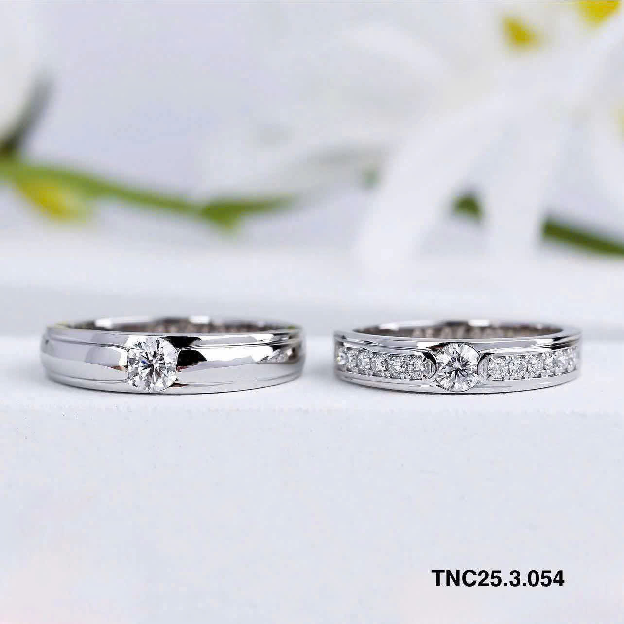 Vì Sao Nhẫn Cưới Bạch Kim Là Biểu Tượng Của Tình Yêu Bền Vững Và Đẳng Cấp?