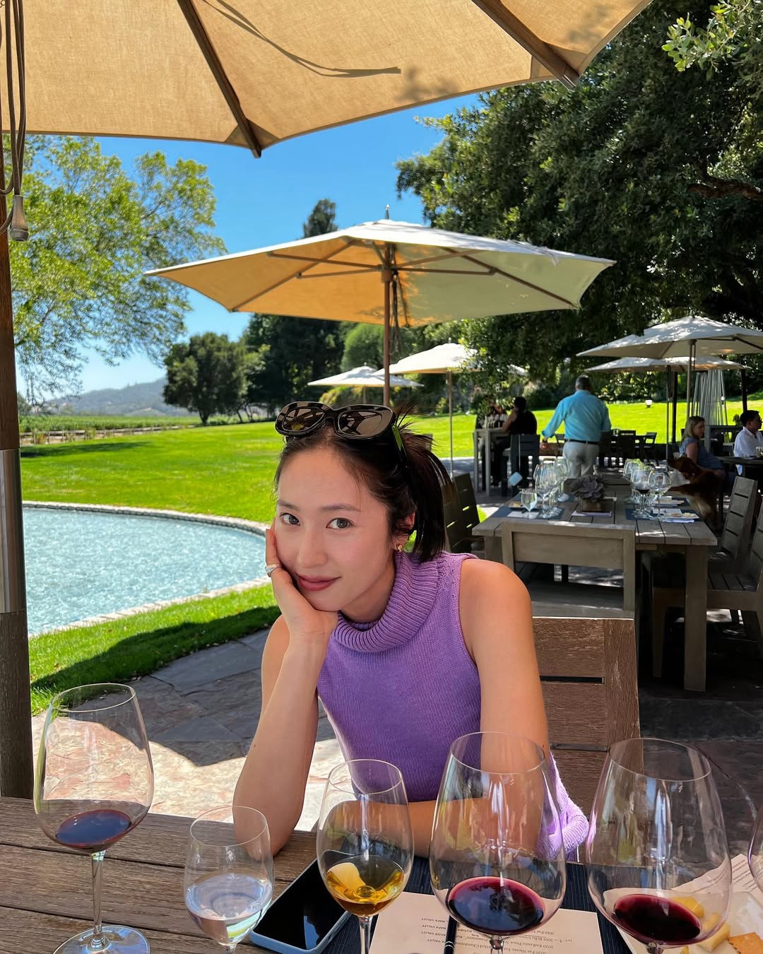 Krystal và mắt kính gọng dày