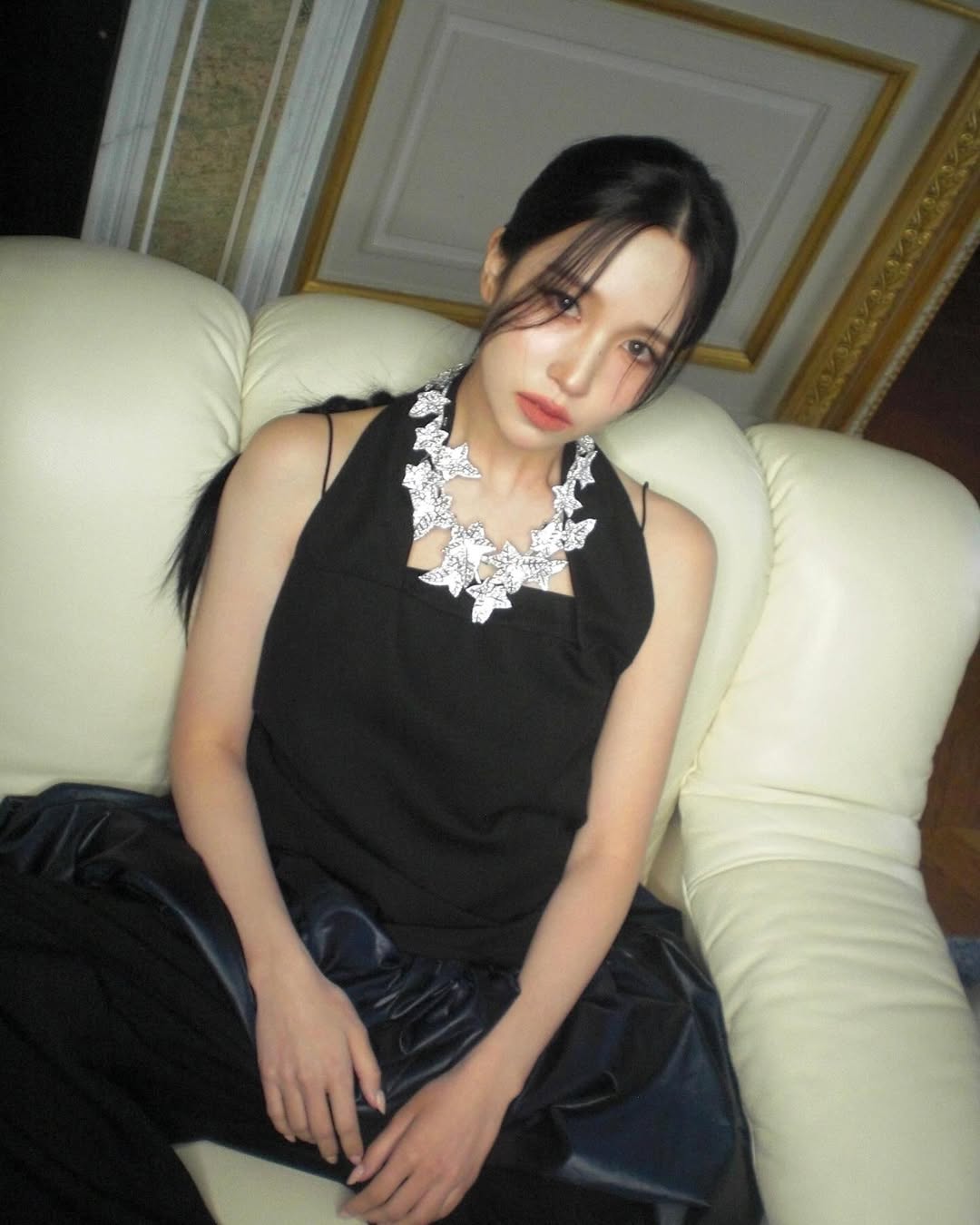 áo đen quần đen quyến rũ