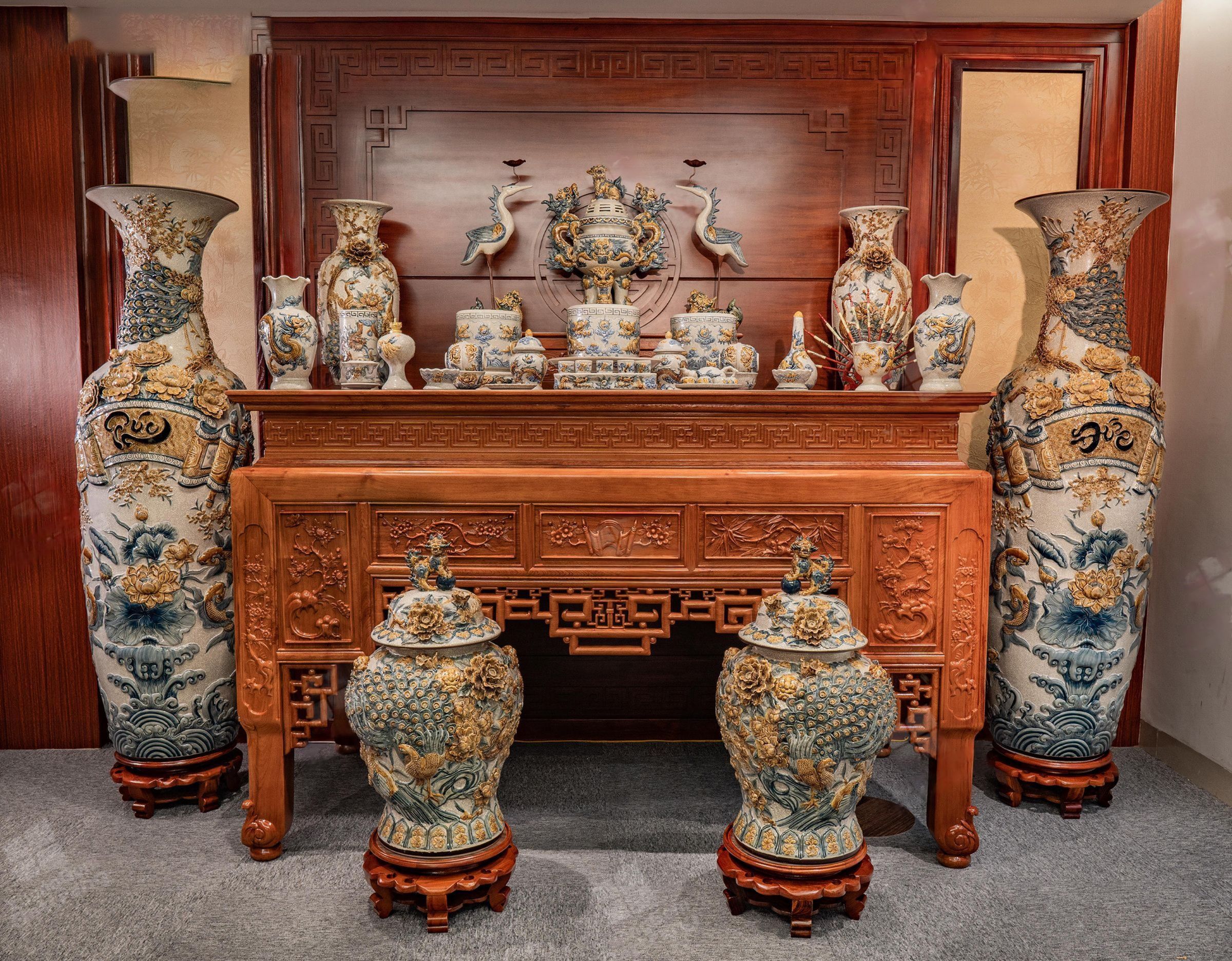 Gốm Lục Bình - Biểu Tượng của Sự Thịnh Vượng và Thành Công trong Sự Nghiệp Công Chức