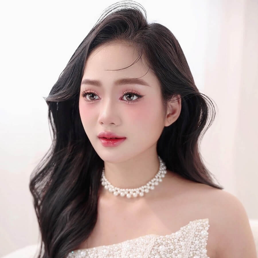 trang-diem-co-dau-trong-treo-hong-dao-xu-huong-2025