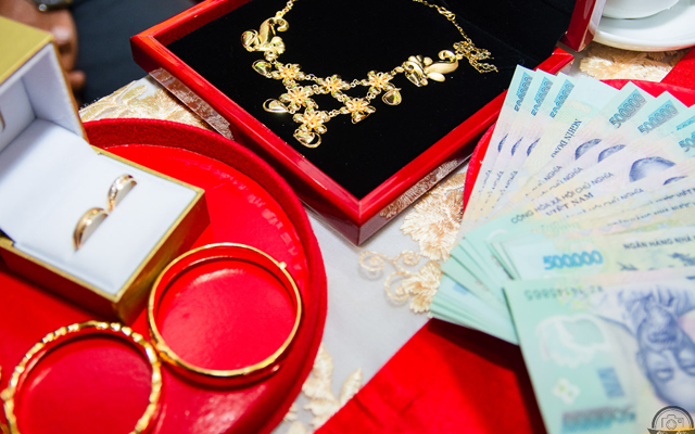 cách phân chia sử dụng tiền mừng cưới, vàng cưới