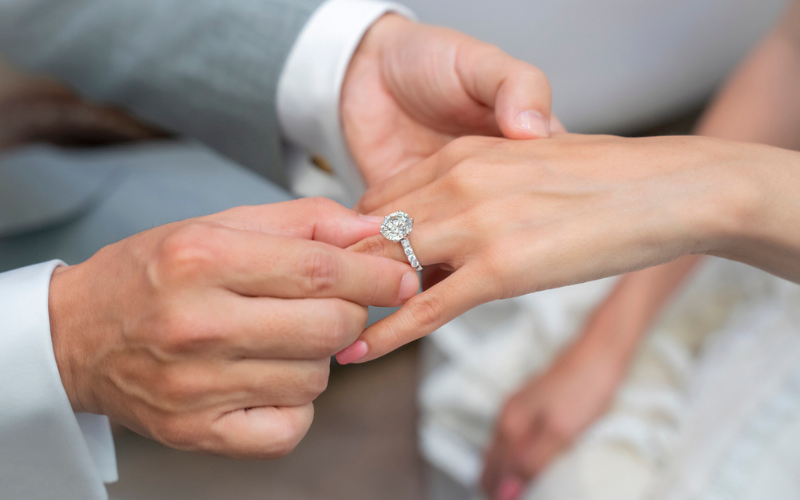 Vì Sao Nên Mua Nhẫn Kỷ Niệm Cưới Thiết Kế Platin Kim Cương ?