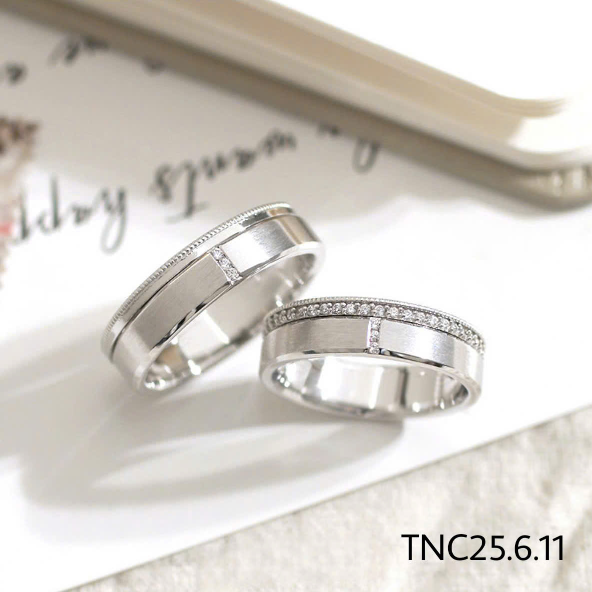 mẫu nhẫn cưới bạch kim thiết kế cho ngày kỷ niệm cưới