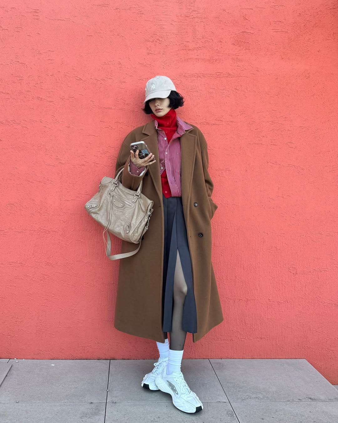 phối màu đỏ, xám, nâu