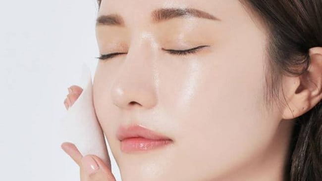 Da dầu là gì? Nguyên nhân và cách chăm sóc da dầu hiệu quả