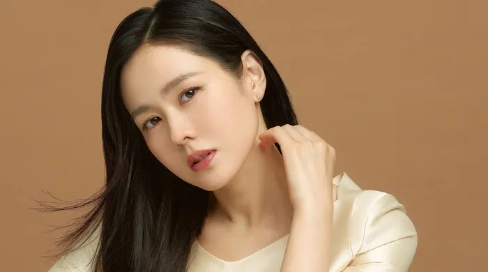 Son Ye Jin và "Vũ khí bí mật" ở tuổi tứ tuần: Đường cong lưng trần khiến công chúng ngỡ ngàng