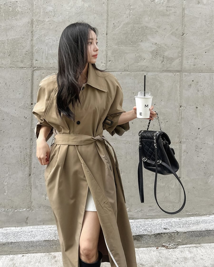 Trang phục màu be dễ kết hợp với phụ kiện và các tông màu khác, từ trắng đến nâu hoặc đen,