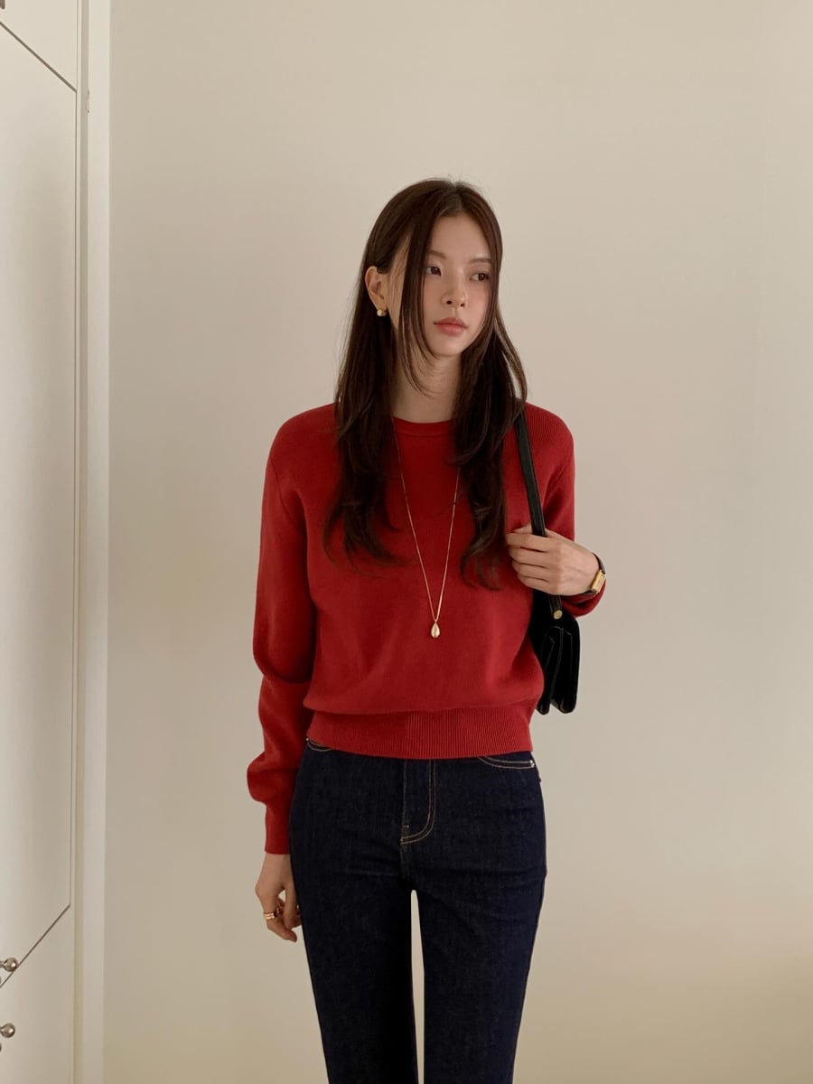 Màu đỏ là gam màu có sức hút mạnh mẽ, mang lại ấn tượng năng động và sắc nét ngay từ ánh nhìn đầu tiên.