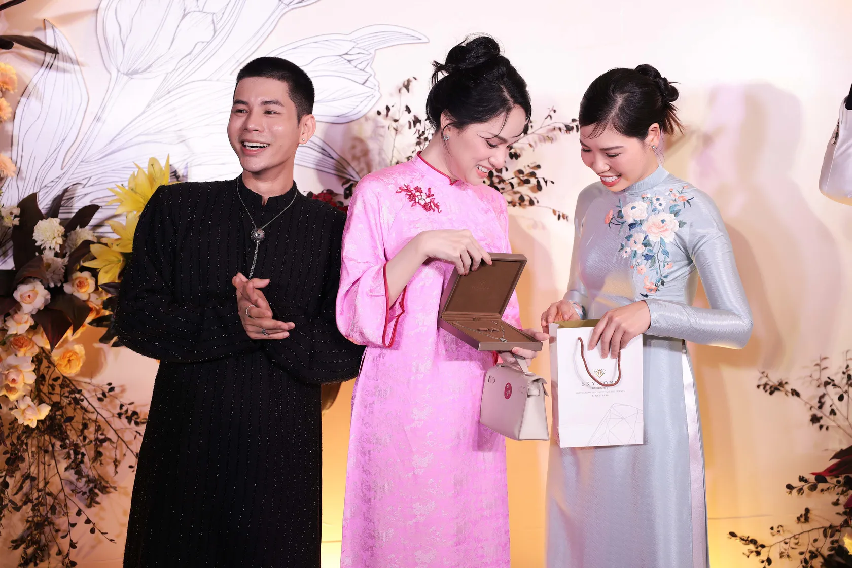 Khách Hàng Nói Gì Khi Lần Đầu Chạm Vào Ánh Sáng Của Platin?