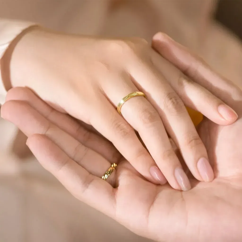 Nhẫn cưới vàng chanh (Lemon Gold): Sắc màu mới lạ cho năm 2026