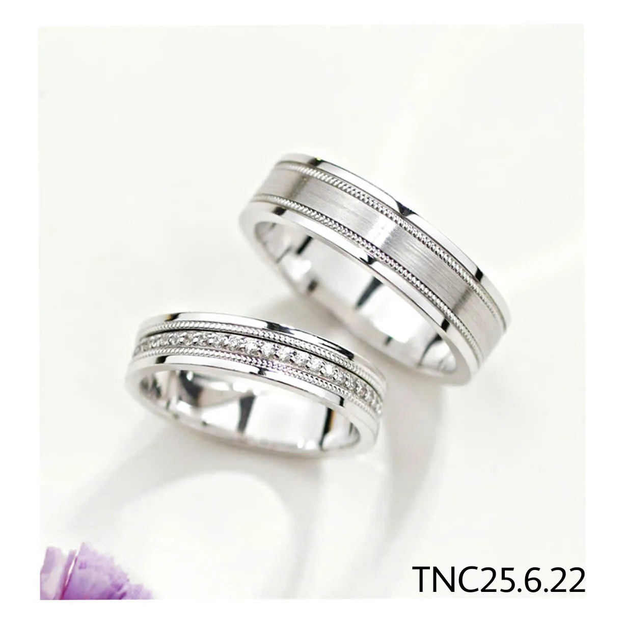 Nhẫn cưới kim cương tấm: Xu hướng tinh tế không quá phô trương