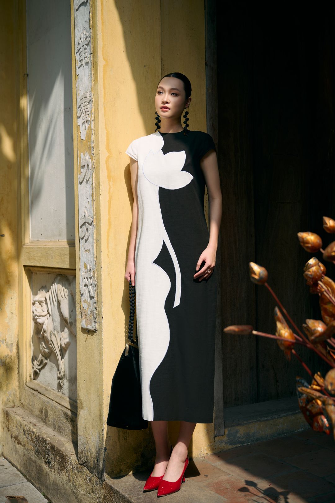 mẫu váy trắng đen