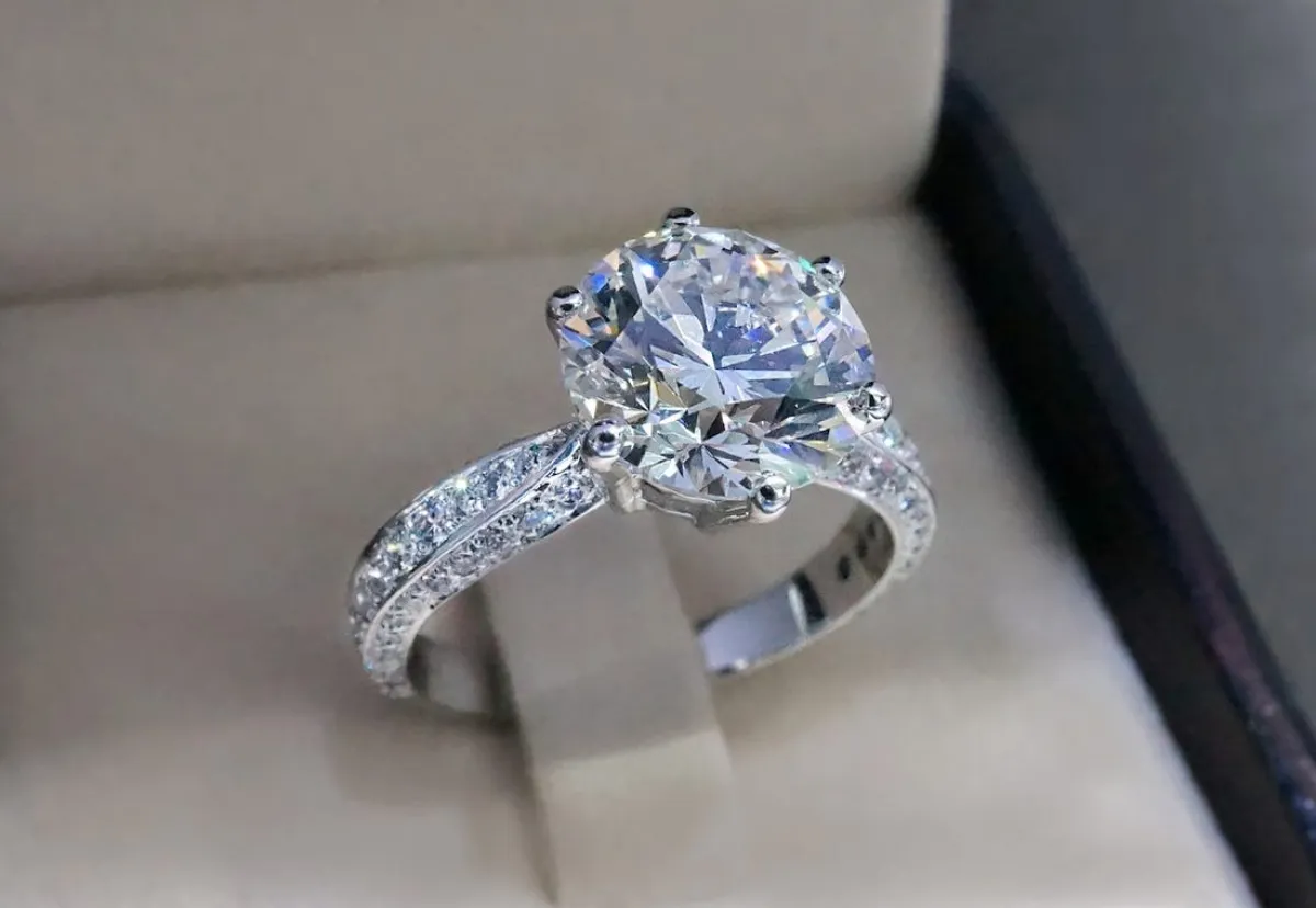 nhẫn cầu hôn platin  kim cương