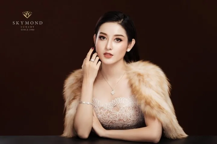 Phụ nữ tinh tế không chọn món đồ đắt nhất, họ chọn món đồ "duy nhất"