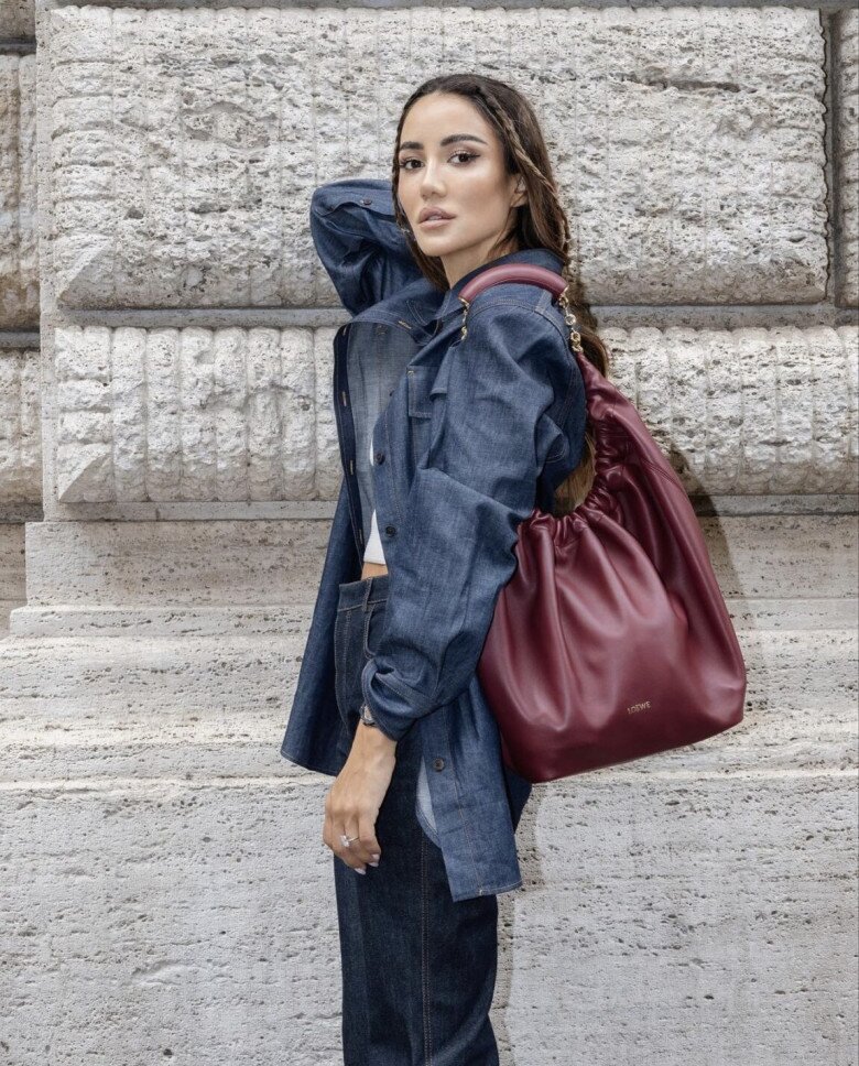 Mẫu túi có thiết kế đơn giản nhưng cực kỳ năng động, trẻ trung với nhiều gam màu hot trend 2025.