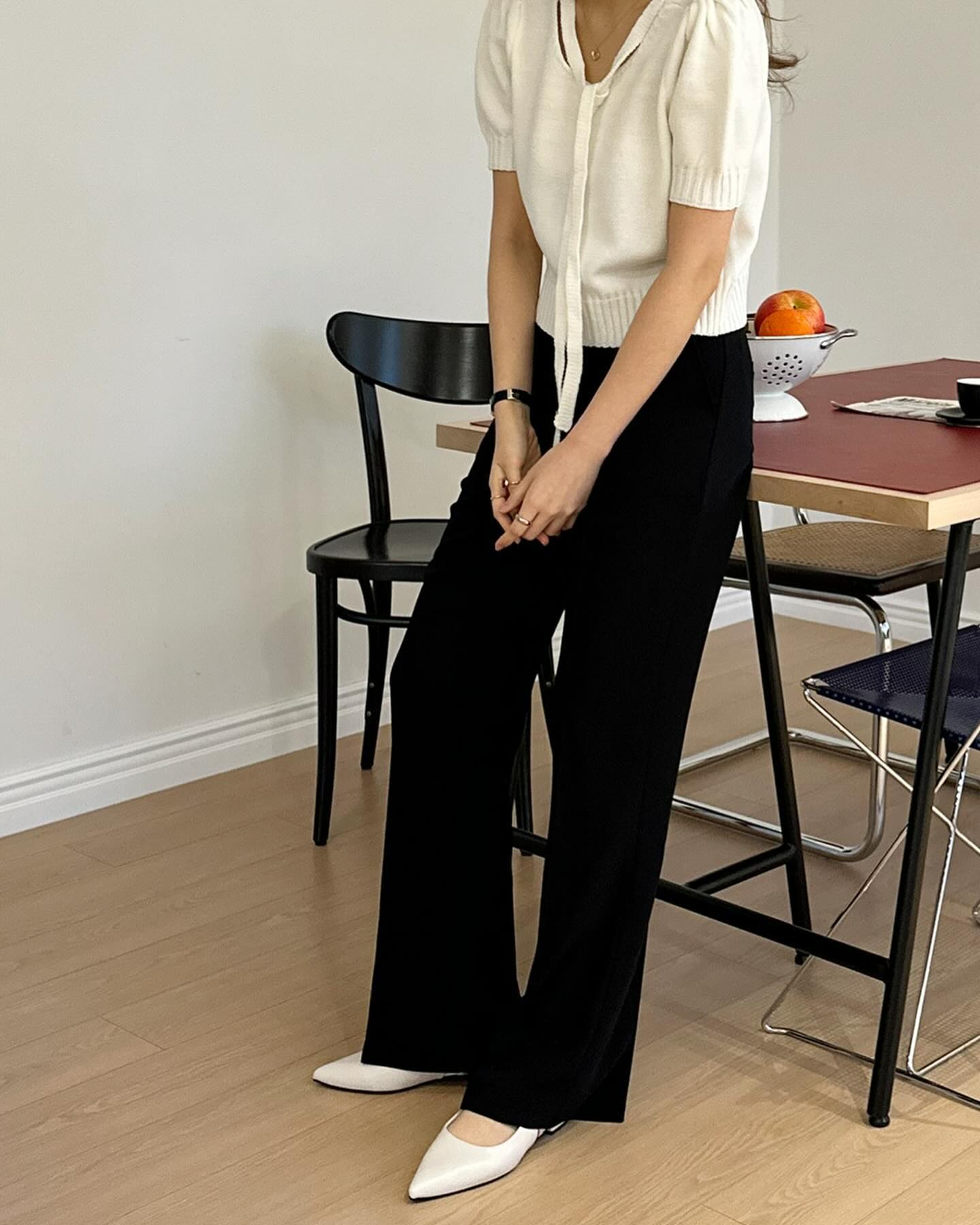 Xây dựng phong cách công sở tối giản với 5 món đồ siêu sang- Ảnh 9. Xây dựng phong cách công sở tối giản với 5 món đồ siêu sang- Ảnh 9.