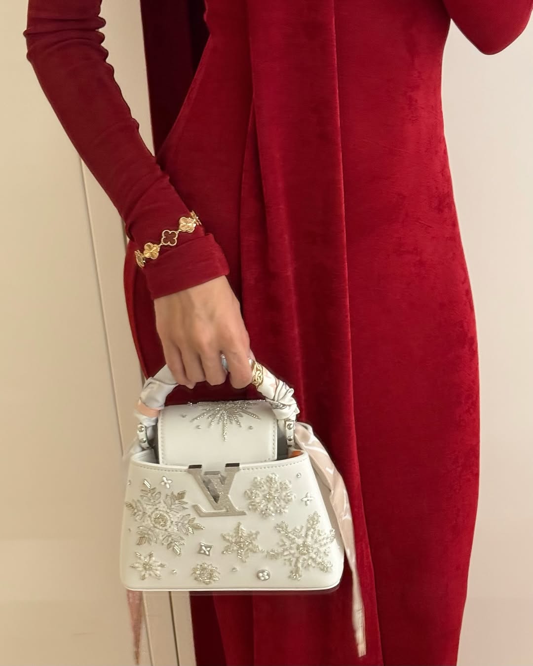 Lisa túi xách trắng louis Vuitton